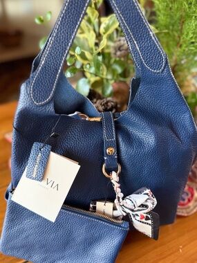 La vía Firenze Navy Pebbled Leather Shoulder Bag with Matching Pouch